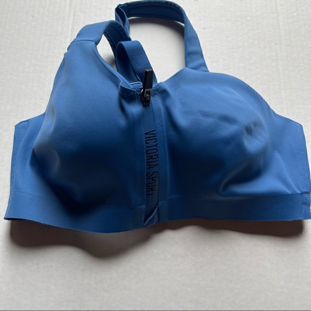 Victoria sport bra blue 32D padded underwire looks new zipper and clasp